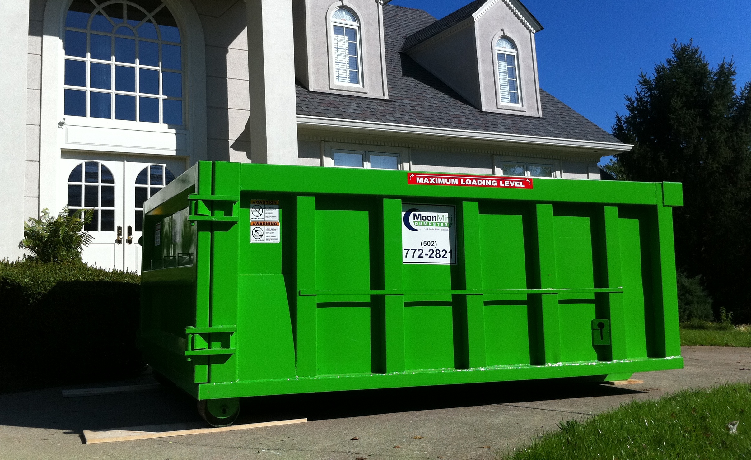 clean dumpster outside home